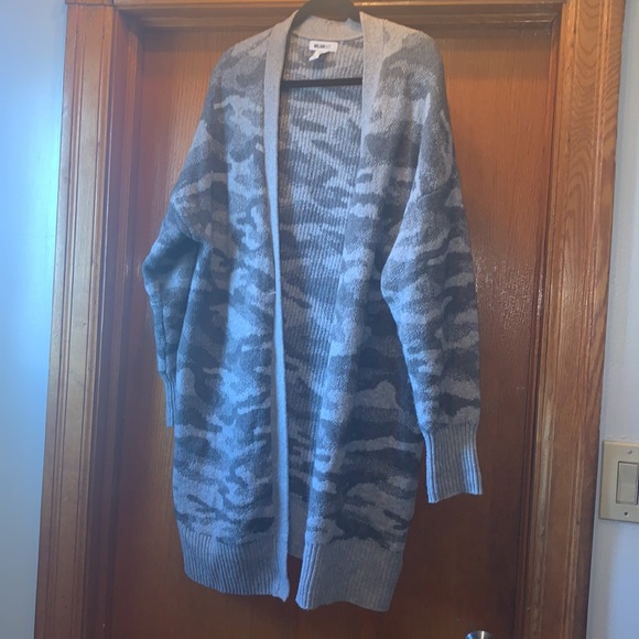 Long length camo cardigan mid thigh. Not cc eligible.  Duplicate - Picture 9 of 13